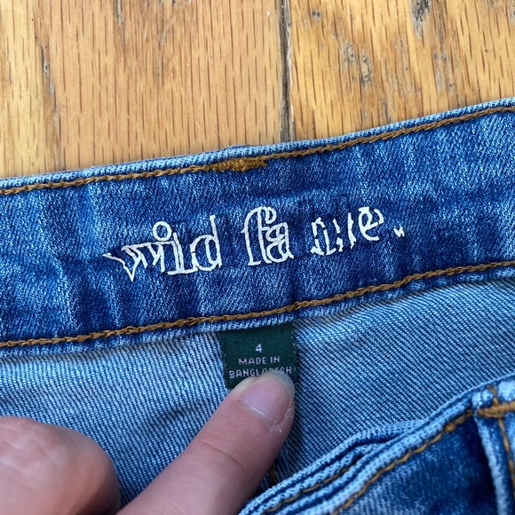 Wild Fable Distressed High Rise Mom Jeans Size 4 - Picture 3 of 7